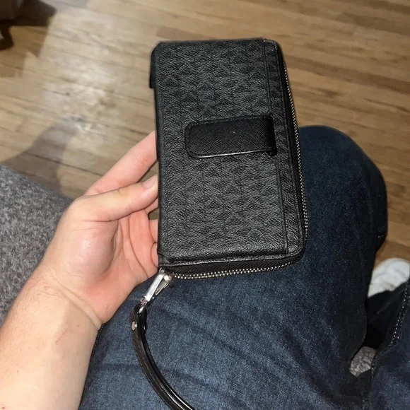 michael kors wallet - Picture 3 of 4